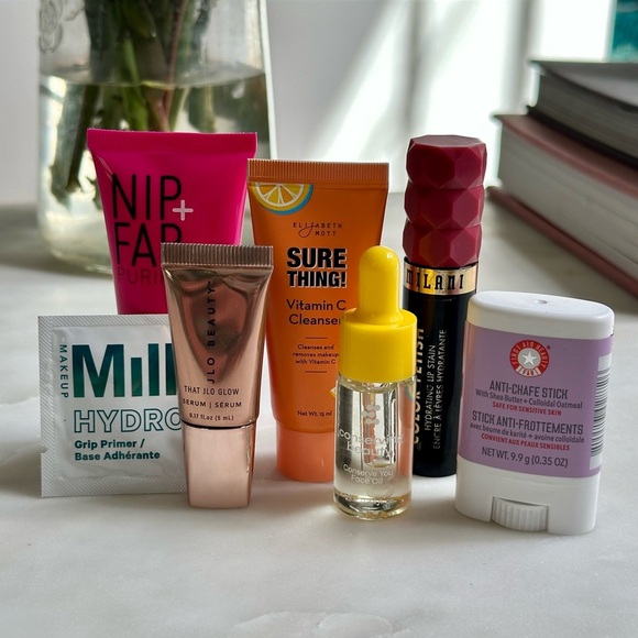 Summer Essentials Beauty Sample Bundle - Picture 1 of 7